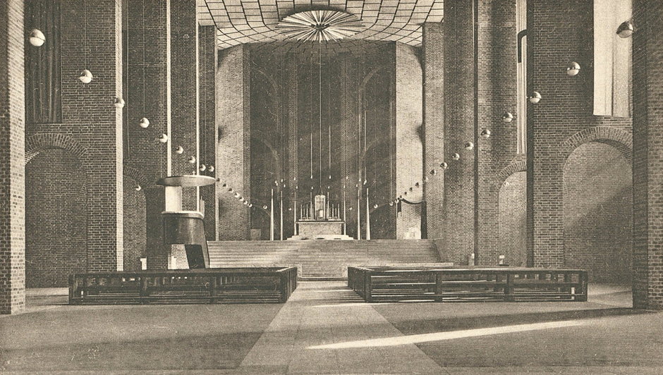 Wnętrze kościoła w 1932 r. Źródło: Cyfrowa Biblioteka Narodowa Polona