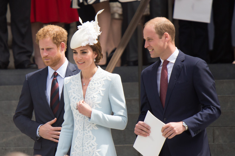 Książę Harry, księżna Kate i książę William