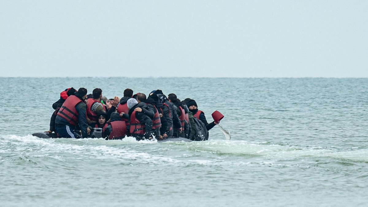Zginęli, gdy próbowali wejść na łódź. Śmierć migrantów w kanale La Manche