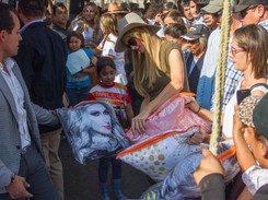 Koniec pewnej epoki: Paris Hilton już nie jest platynową blondynką! Wygląda 'szlachetniej'? FOTO