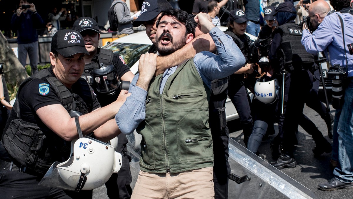 Turecka policja aresztowała w Stambule 84 osoby, które usiłowały dotrzeć na plac Taksim mimo zakazu obchodów w tym miejscu Święta Pracy. W mieście zaprowadzono zwiększoną kontrolę, podczas gdy opozycja wzywała do 1-majowych demonstracji.