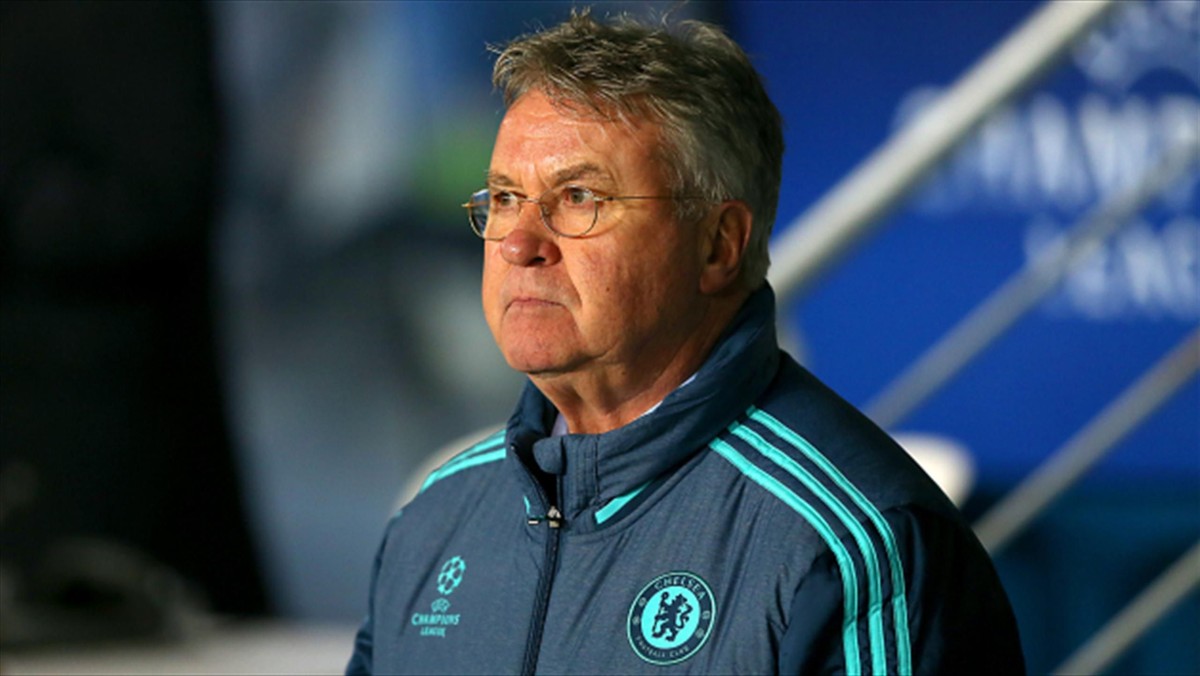 Guus Hiddink uderzył w kibiców Chelsea, którzy w trakcie niedzielnego meczu 5. rundy Pucharu Anglii obrzucali monetami piłkarzy Manchesteru City. - Nie ma dla nich miejsca na stadionach - zdenerwował się tymczasowy menedżer The Blues.