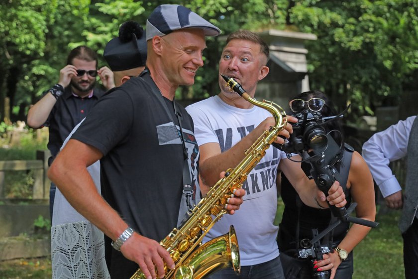 Krzysztof Krawczyk junior w nowej roli. Gra w teledysku u przyjaciela