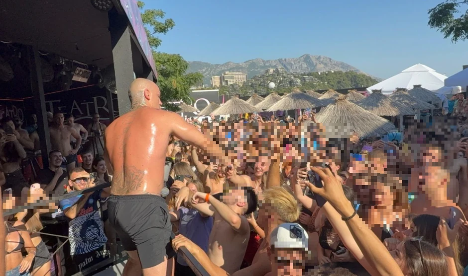 Desingerica hrani publiku karbonarom