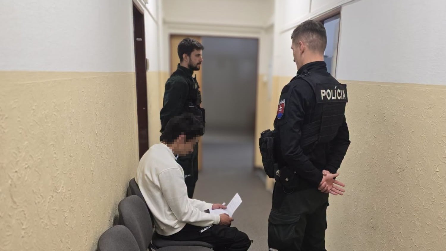 Policajt v čase voľna v Prievidzi zadržal muža, ktorý sa mal dopustiť krádeže. 
