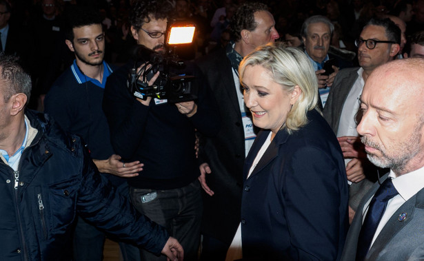Kandydatka antyunijnego i antyimigracyjnego Frontu Narodowego (FN) w wyborach prezydenckich we Francji Marine Le Pen zapewniła w niedzielę zwolenników, że w razie wygranej obroni ich zarówno przed islamskim fundamentalizmem, jak i globalizacją.