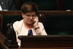 Szydło: Podwyżek wody nie będzie, reforma sądownictwa będzie
