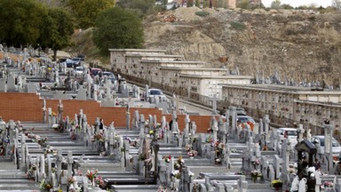 Chwile grozy w Saragossie. Seniorka zaczęła oddychać w trumnie na cmentarzu