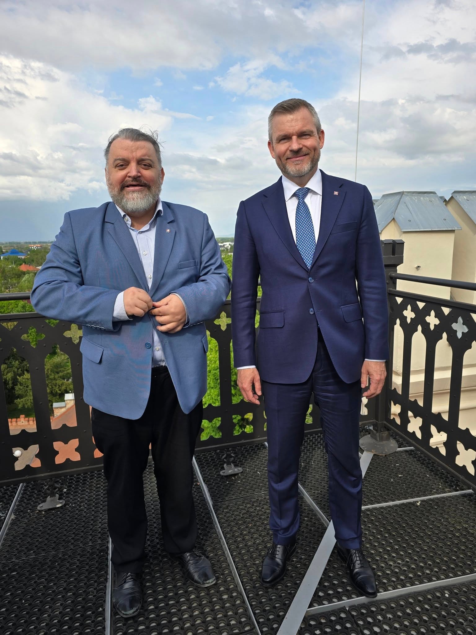 Bývalý poradca premiéra Eduard Chmelár a prezident Peter Pellegrini.
