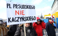 'Plac Piłsudskiego, nie Kaczyńskiego'. Protest  przeciw budowie pomnika ofiar katastrofy smoleńskiej w centrum Warszawy