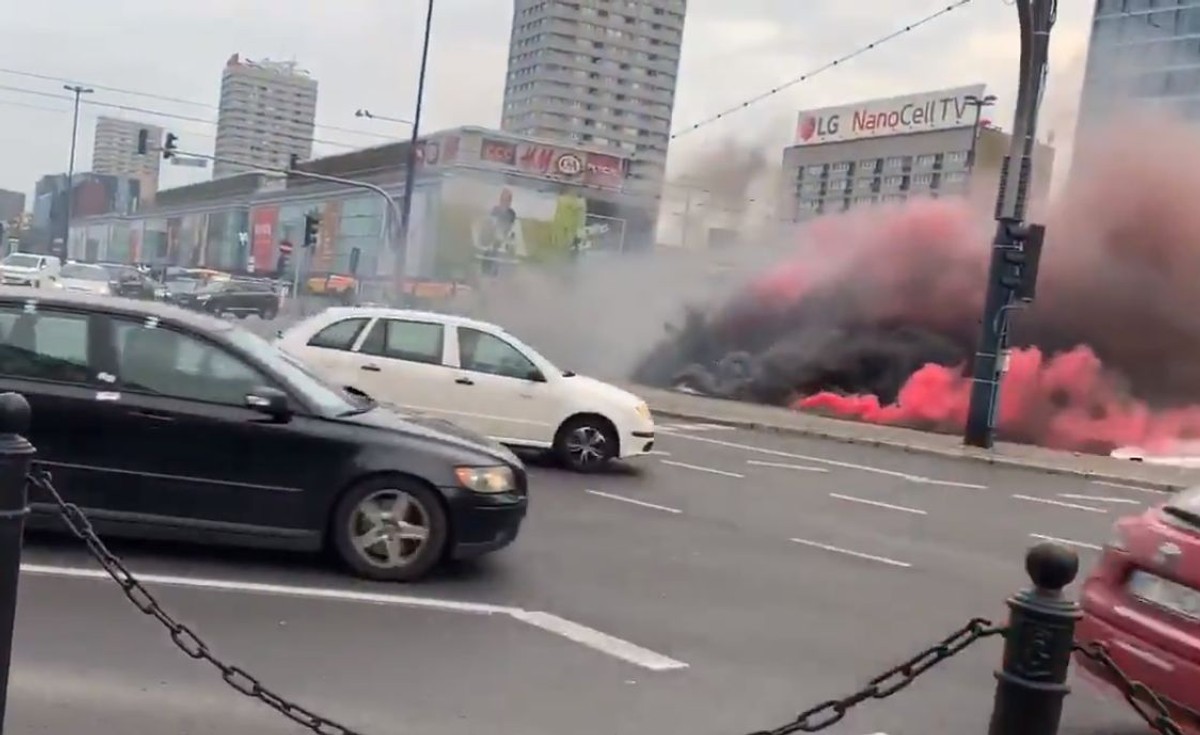 Raca na rondzie Dmowskiego