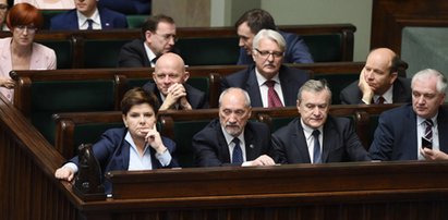 Nowy sondaż. Kto popiera gabinet Szydło?