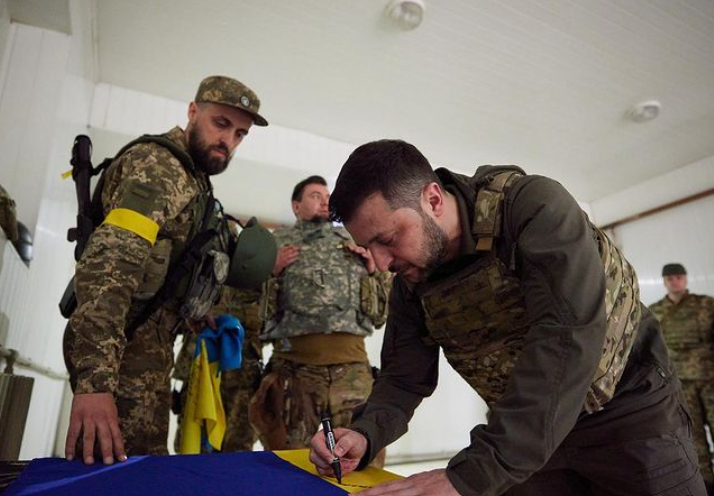 Volodymyr Zelenskyj navštívil východnú Ukrajinu. 