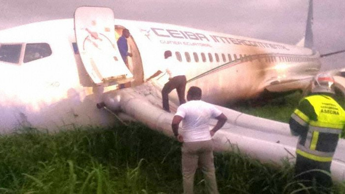 Boeing 737 wypadł z pasa. Dramatyczne sceny z ewakuacji