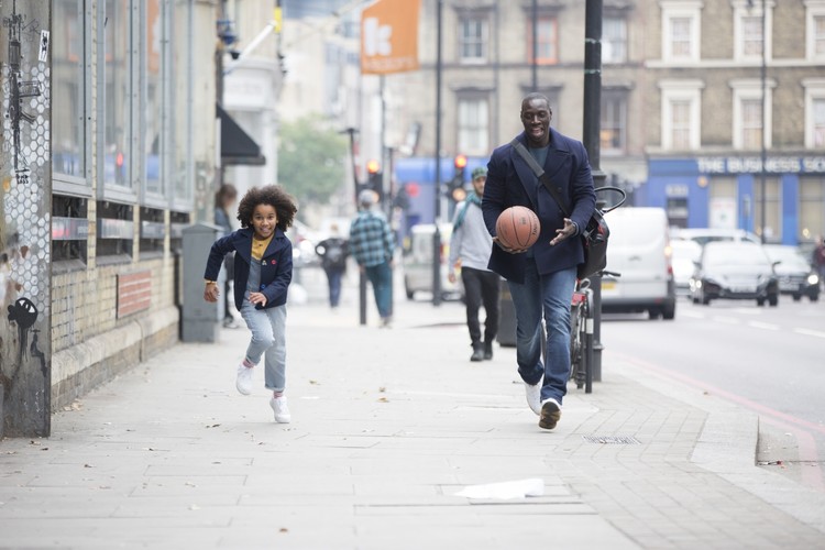 'Jutro będziemy szczęśliwi' z Omarem Sy w kinach od 17 marca 2017 roku