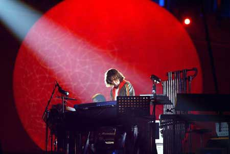 Jean Michel Jarre na koncercie w Pekinie, fot. Warner Music Poland