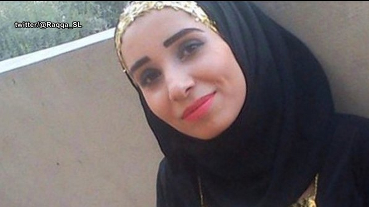 ISIS zamordowało pierwszą syryjską dziennikarkę działającą w Syrii. Ruqia Hassan jest piątym piszącym o zbrodniach ISIS dziennikarzem, który zginął od października zeszłego roku. Jej ostatnie słowa w mediach społecznościowych brzmiały: "Kiedy ISIS mnie aresztuje i zabije, będzie w porządku... to lepsze niż życie w społeczności opanowanej przez nich" - informuje "The Independent".