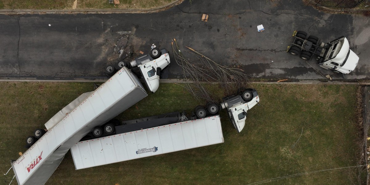 Tornado przeszło przez stan Tennessee w Stanach Zjednoczonych. Katastrofalny obraz zniszczeń.