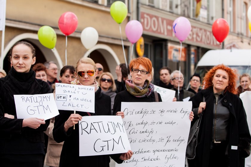 Pikieta artystów w obronie Gliwickiego Teatru Muzycznego