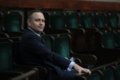 'Odpowiedzialny, kompetentny, odważny' kontra 'nominat władzy'. Opinie o Karolu Nawrockim