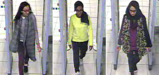 Zdjęcia z kamer udostępnione przez londyńską policję pokazują brytyjskie nastolatki, które dołączyły do ISIS, w tym Shamimę Begum (P) (2015)