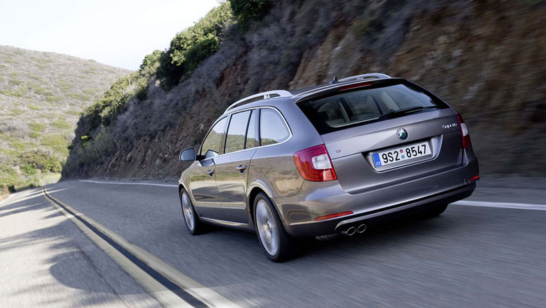 Škoda Superb Combi: facelifting z diodami, common rail w 2010 roku