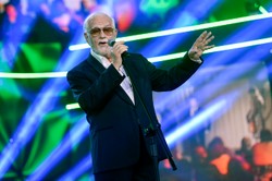 Jan Pietrzak spowodował wypadek. Wjechał samochodem w przychodnię