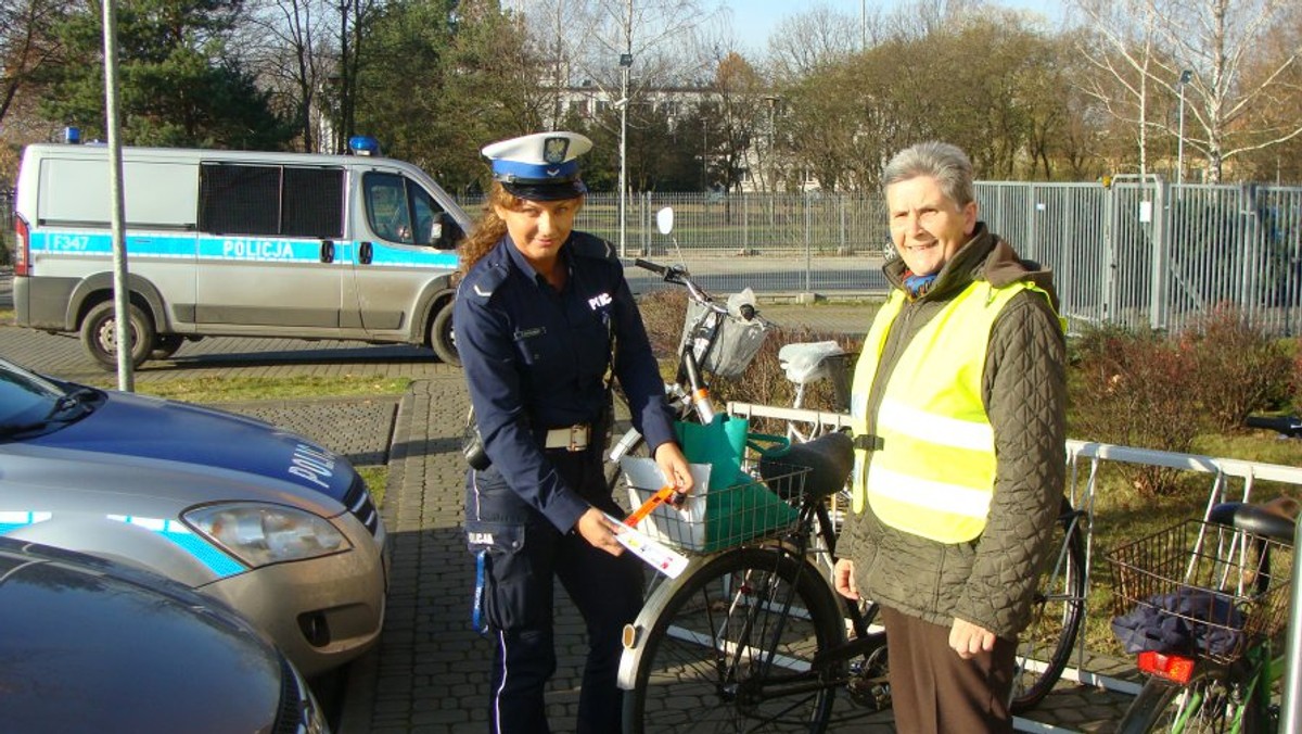 Miejskie placówki organizują atrakcje dla osób starszych na co dzień - a przy takiej okazji, jak obecna, czyli przy święcie Babć i Dziadków - tę ofertę rozszerzyły. Z okazji tego święta także policja przygotowała specjalny poradnik dla seniorów.