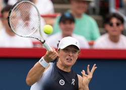 Iga Świątek po prawie dziewięciu godzinach awansowała do ćwierćfinału