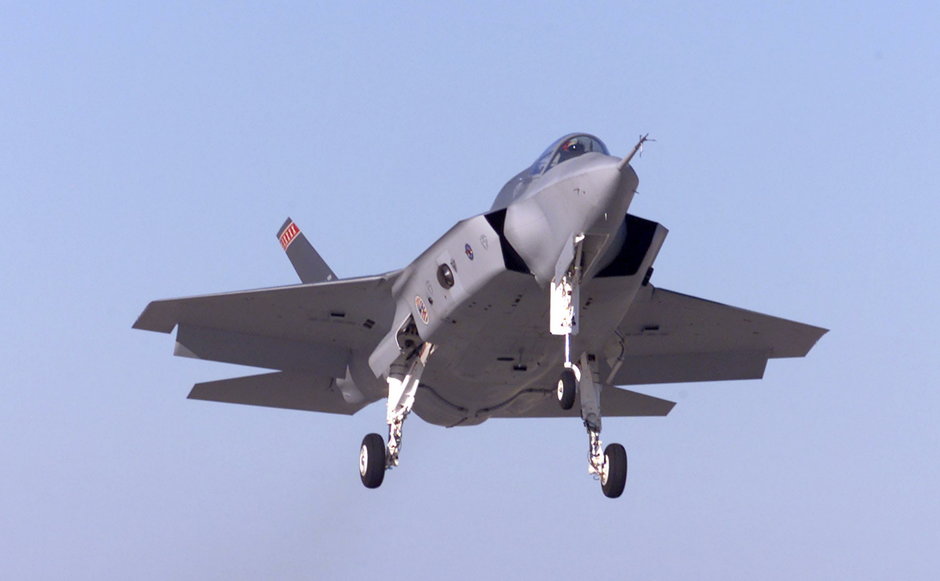 X-35 sfotografowany w czasie lądowania