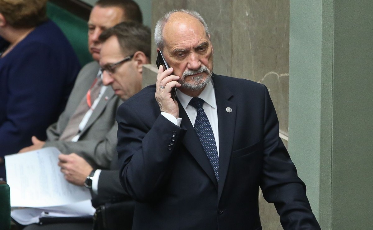 Byli szefowie MON w liście otwartym: Macierewicz nie powinien dłużej sprawować urzędu