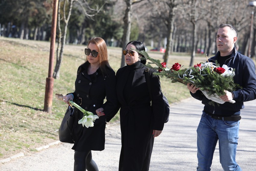 Zlata Petrović na sahrani Saše Popovića 