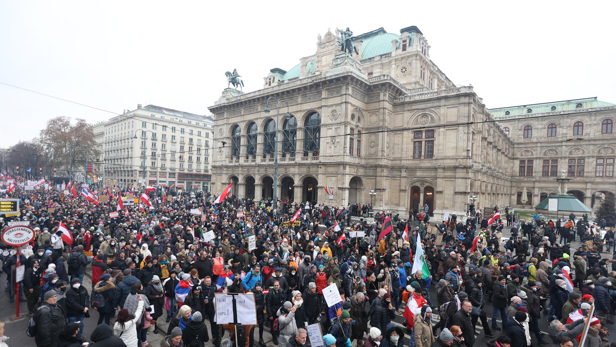 Protest przeciwników przymusowych szczepień w Wiedniu - 11.12.2021