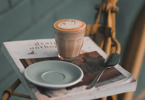 Dzięki temu urządzeniu zrobisz świetne cappucino. Idealne do wypicia rankiem na balkonie