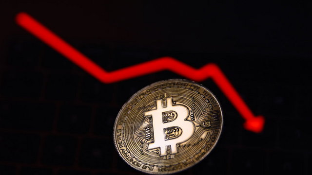 Vagyonok égnek el: 2020 óta nem volt ilyen mélyen a bitcoin