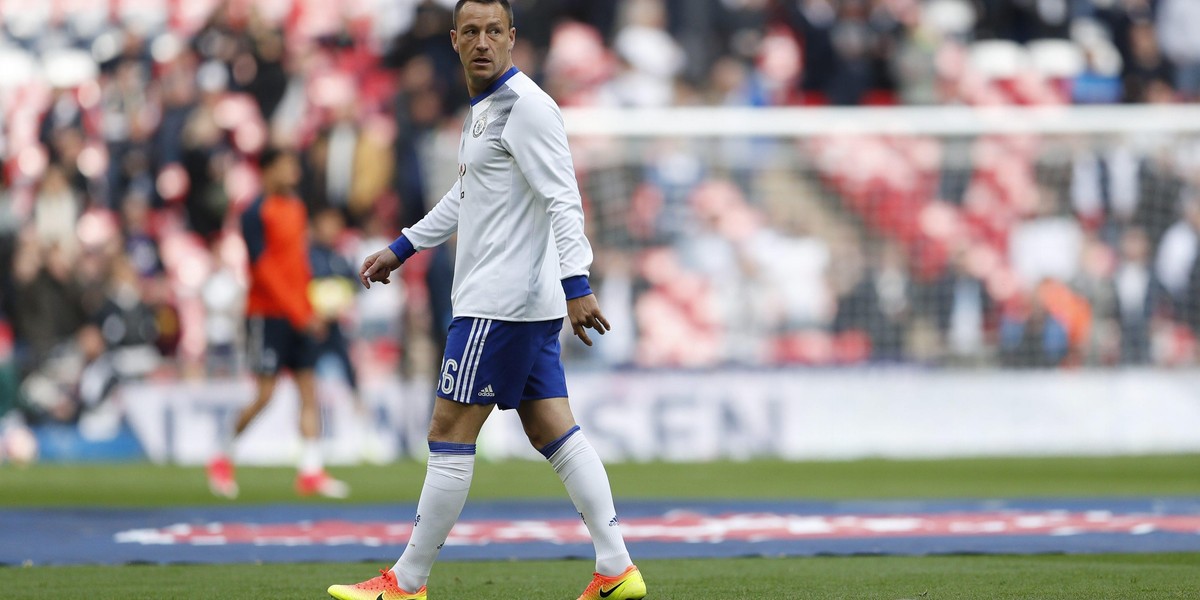 John Terry calem ataku internautów