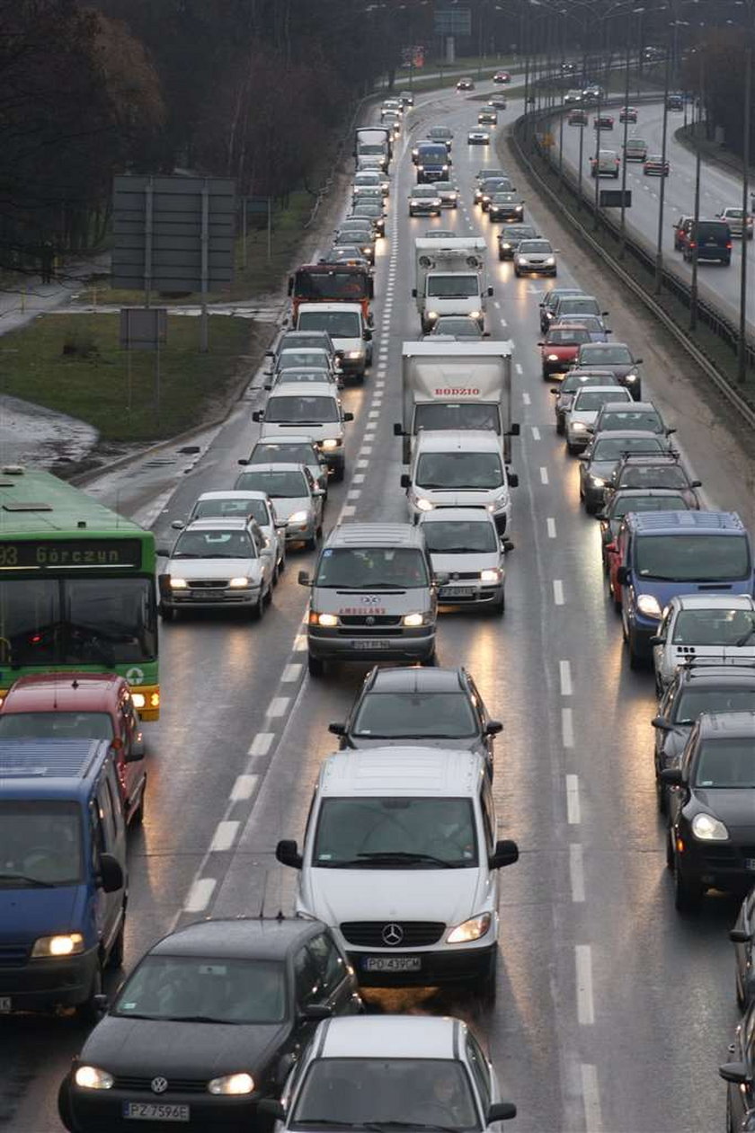 Tysiąc złotych rocznie tracisz w korkach