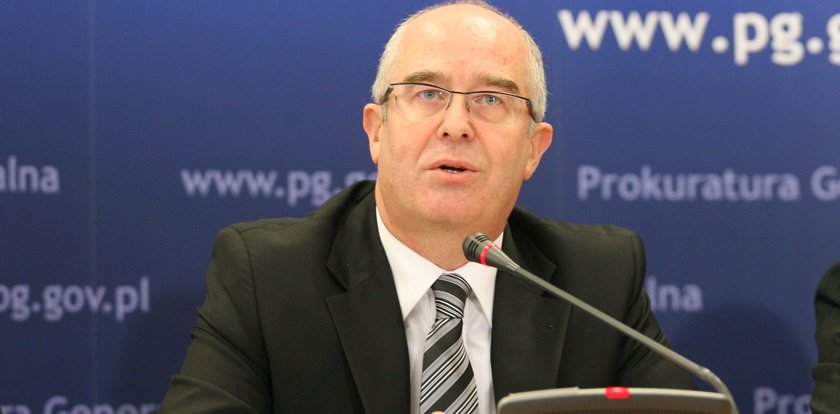 Prokurator Generalny: Można siedzieć na trybunie z Donaldem Tuskiem