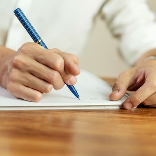 Firkák a papír szélén: mit üzennek a különböző vonalak és formák?