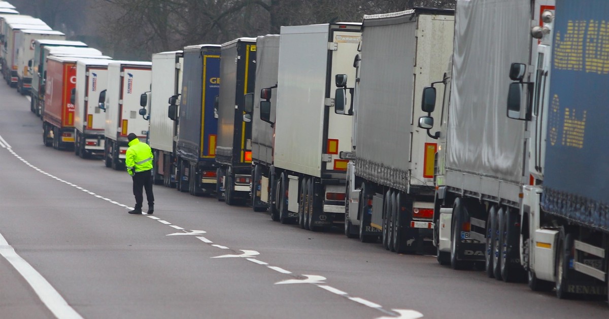 Gehenna polskich kierowców tirów. Ponad 1300 pojazdów. Ministerstwo obiecało pomoc