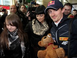 Orzeł wylądował w Balicach. Małysz wreszcie naje się do syta!