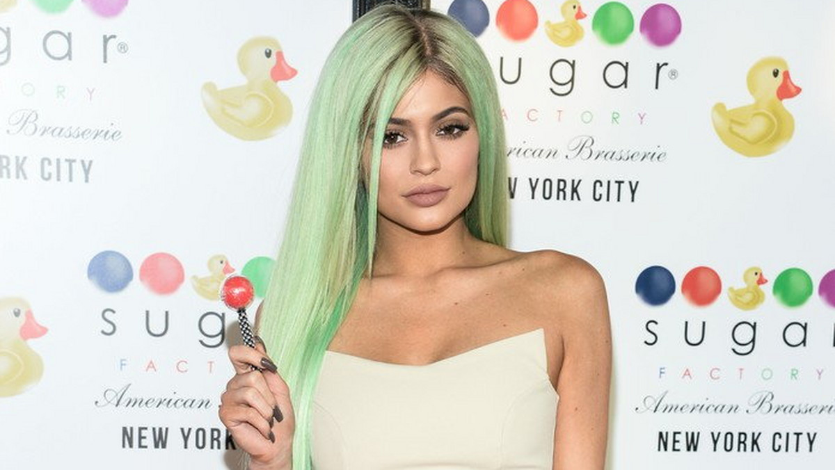 Kylie Jenner tym razem z zielonymi włosami