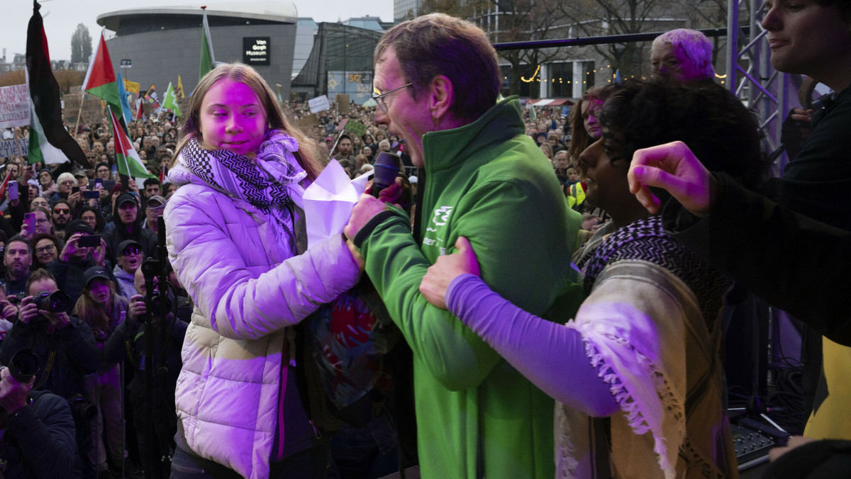 Intruz zabrał mikrofon Grecie Thunberg. "Przyszedłem na demonstrację klimatyczną, nie polityczną"