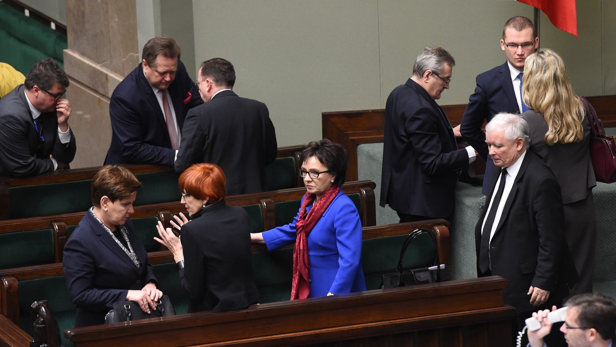 - Niech pan zatrzyma szaleństwo związane z demontażem TK – apelował do prezesa PiS Jarosława Kaczyńskiego poseł Eugeniusz Kłopotem, prezentując stanowisko PSL w debacie nad projektem nowelizacji ustawy o Trybunale Konstytucyjnym, autorstwa PiS.