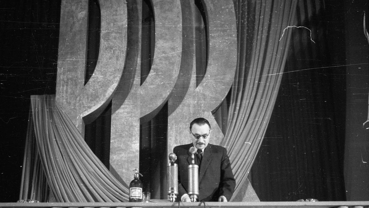 Bolesław Bierut przemawia podczas kongresu zjednoczeniowego Polskiej Partii Socjalistycznej i Polskiej Partii Robotniczej, grudzień 1948 r.