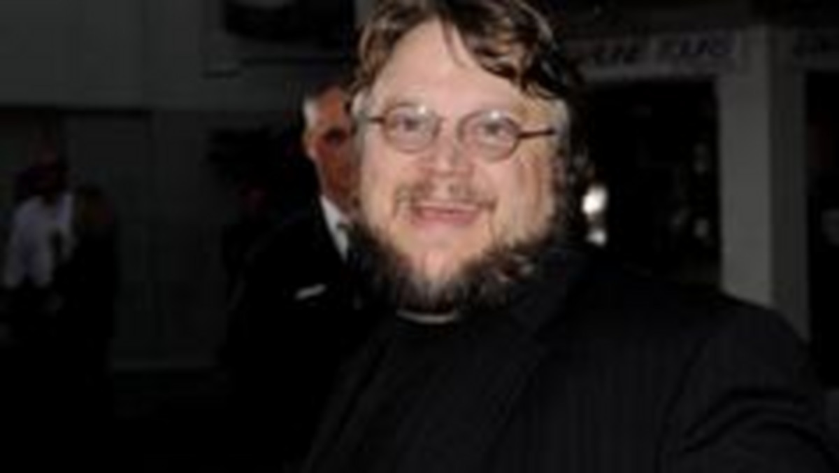 W wieku czterech lat Guillermo del Toro był świadkiem pierwszego śmiertelnego wypadku. Mając lat 11, odwiedził kostnicę. Później studiował charakteryzację kinową (specjalność: flaki i krew). Fascynacja śmiercią obecna jest w całej jego twórczości.