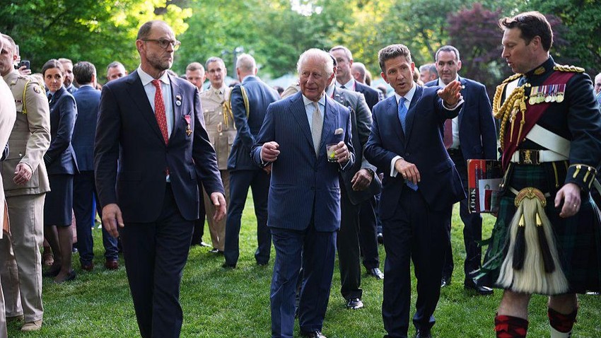 Kralj Čarls Treći i britanski ambasador u SAD Kristijan Tarner | Foto: Getty Images