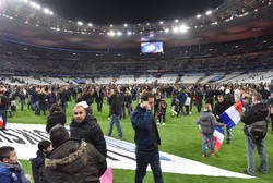 "WSJ": Jeden z zamachowców samobójców próbował wejść na Stade de France