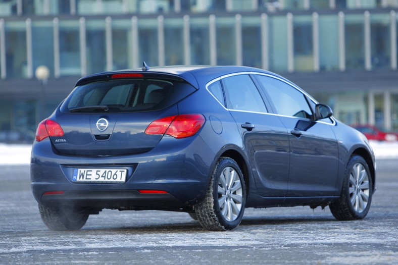 Czy kompaktowy diesel może się opłacać?  Opel Astra 1.6 kontra 1.7 CDTI