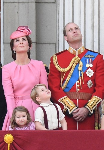 Księżna Catherine i książę William z dziećmi